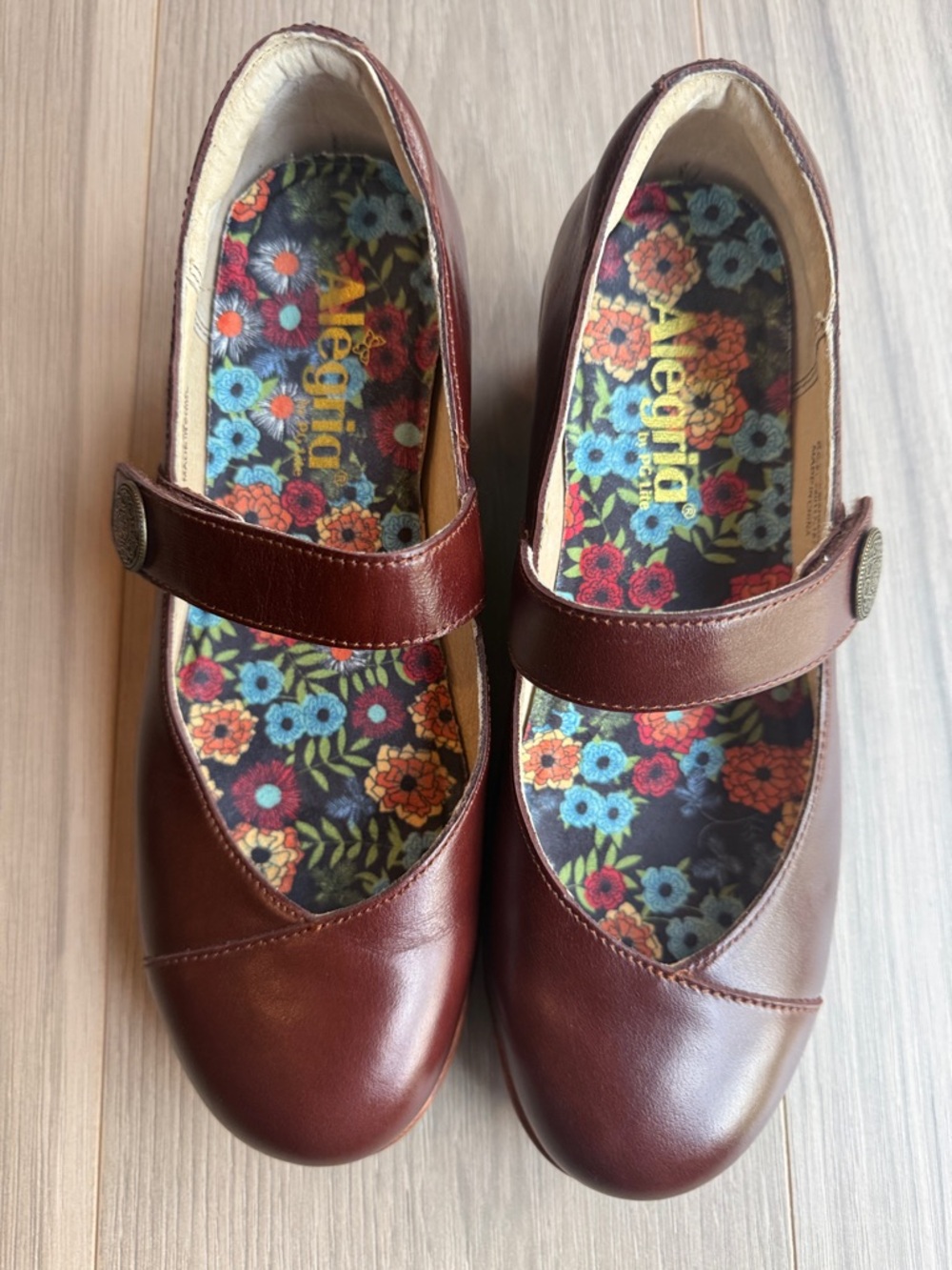 Alegria Women's Sofi Mahogany Mary Jane Wedge Flats  Size 38 (US 8-8.5)